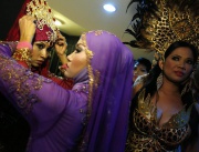Над 70 участнички от Индия, Филипините и Индонезия се изявиха в конкурса "Мис талант" в Сингапур