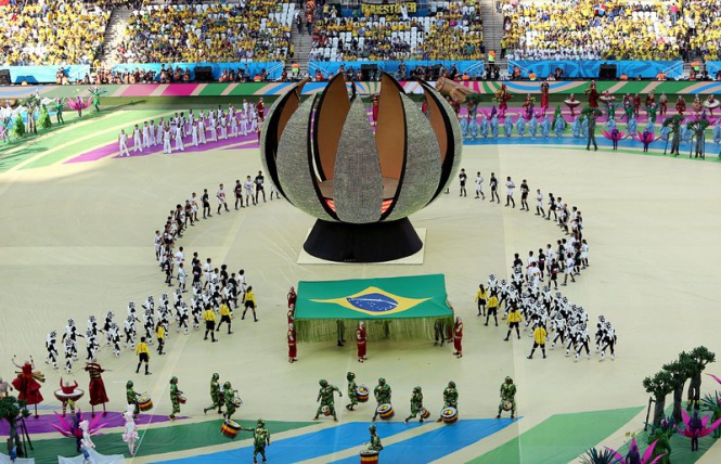 Церемонията по откриването на Световното първенство по футбол в Бразилия на „Арена Коринтианс“ в Сао Пауло.