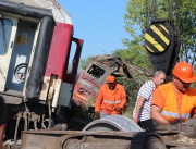 Три от вагоните на композицията при катастрофата в Калояновец вече са махнати са релсите