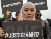 Малайзийци са солидарни със скръбта на жертвите от полет MH17, събират се пред парламента на Малайзия в Куала Лумпур