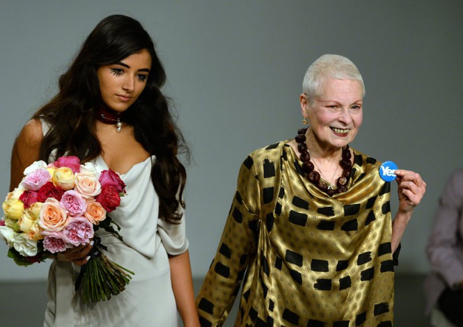 Дизайнерът Вивиан Уестууд е категорична, че иска родната й Шотландия да е независима и показа това след ревюто си на Седмицата на модата в Лондон, заедно с внучка си