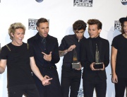 Бой бандата One Direction грабнаха три приза от церемонията на Американските музикални награди в Лос Анджелис