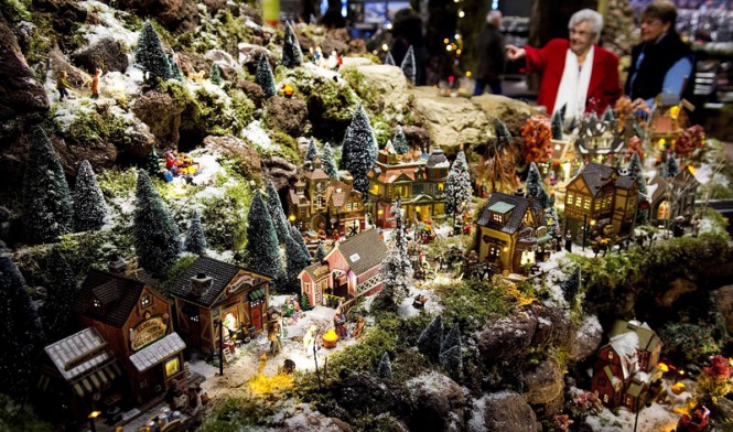 Мини градче е сред играчките за Коледа в холандски магазин