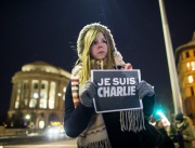 Франция тъгува за жертвите от терористичната атака в редакцията на списание
