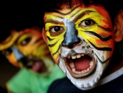 Деца в Индия са изрисували лицата си заради кампания за спасяване на тигрите.
