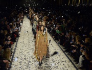 Британският моден гигант Burberry Prorsum представи моделите си за есен/ зима 2015г. на седмицата на модата в Лондон