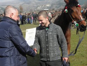 21-годишният Петър Траянов с кобила Лиза спечели традиционната за Тодоровден кушия в с. Крупник, община Симитли