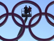 Монтираха олимпийските кръгове на моста Сидни Харбър бридж в Сидни