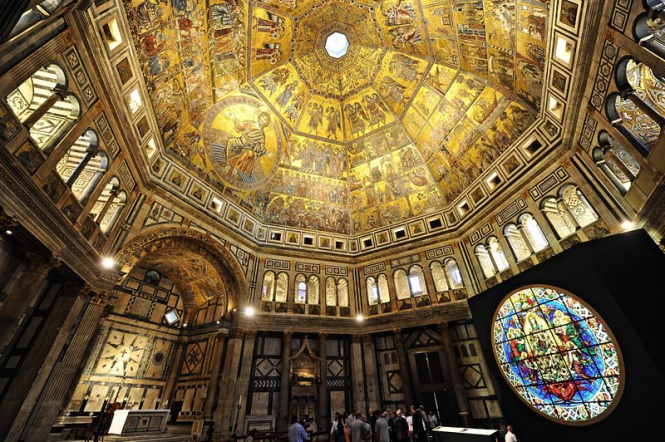 Катедралата "Света Мария" във Флоренция е реставрирана, кръглият прозорец с Дева Мария мами туристи от цял свят
