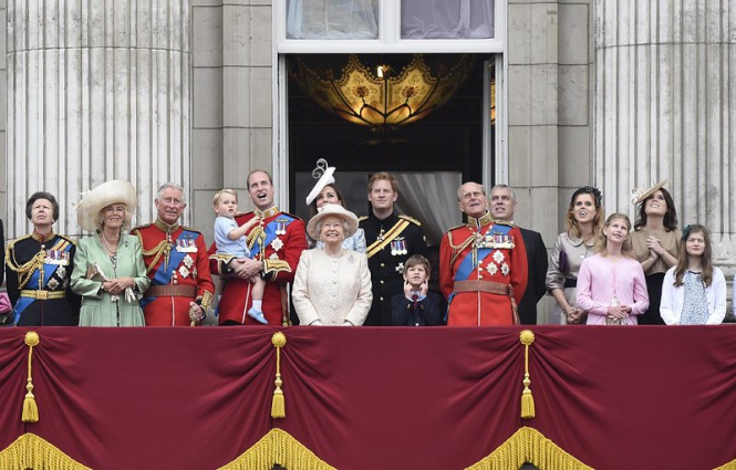 Цялото кралско семейство на Великобритания се събра за церемонията по "Посрещане на знамето"
