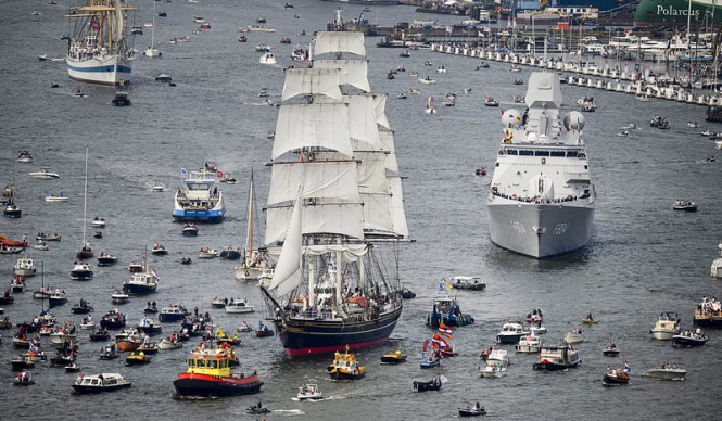 Парад на кораби в Амстердам, който се провежда на всеки пет години