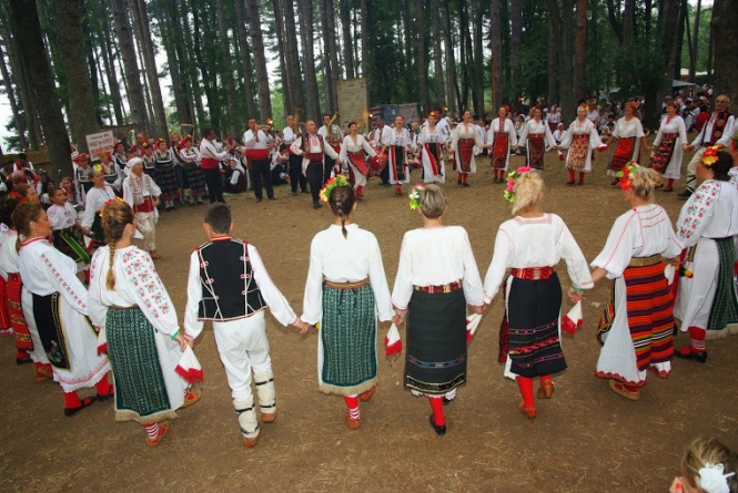 Започна фестивалът на народните носии в Жеравна