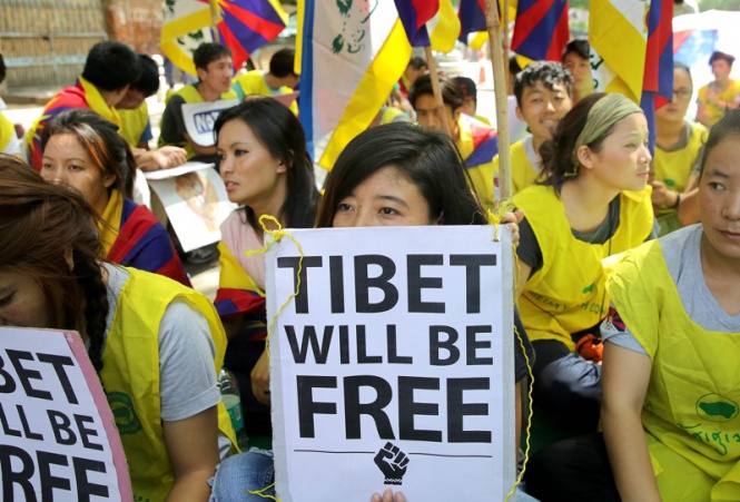 Младежи протестират в подкрепа на Тибет в Делхи
