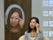 Panasonic представи интерактивно огледало, удобно за гримиране,  на изложението CEATEC в Токио