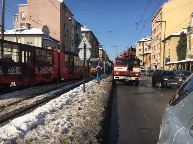 Трамвай излезе от релсите в столицата