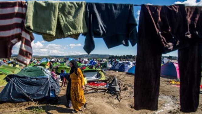 Унгария готви референдум за бежанските квоти, готви се да затвори лагерите в страната.