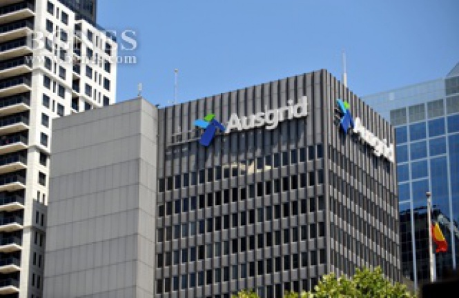 На 11 август 2016 г. федералният касиер на Австралия Скот Морисън направи решението да блокира офертите от китайскате State Grid Corp и Cheung Kong към компанията Ausgrid, позовавайки се опасения за националната сигурност. Морисън не даде повече подробнос