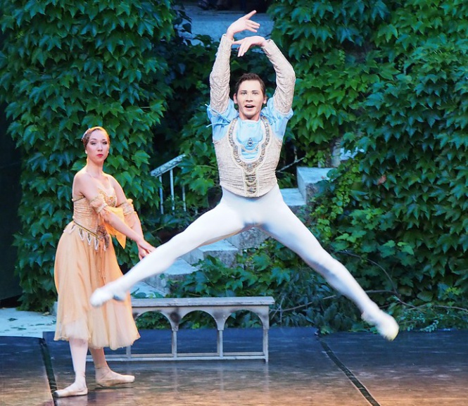 "Лебедово езеро", изпълнено от  Имперския руски балет, очарова Варна